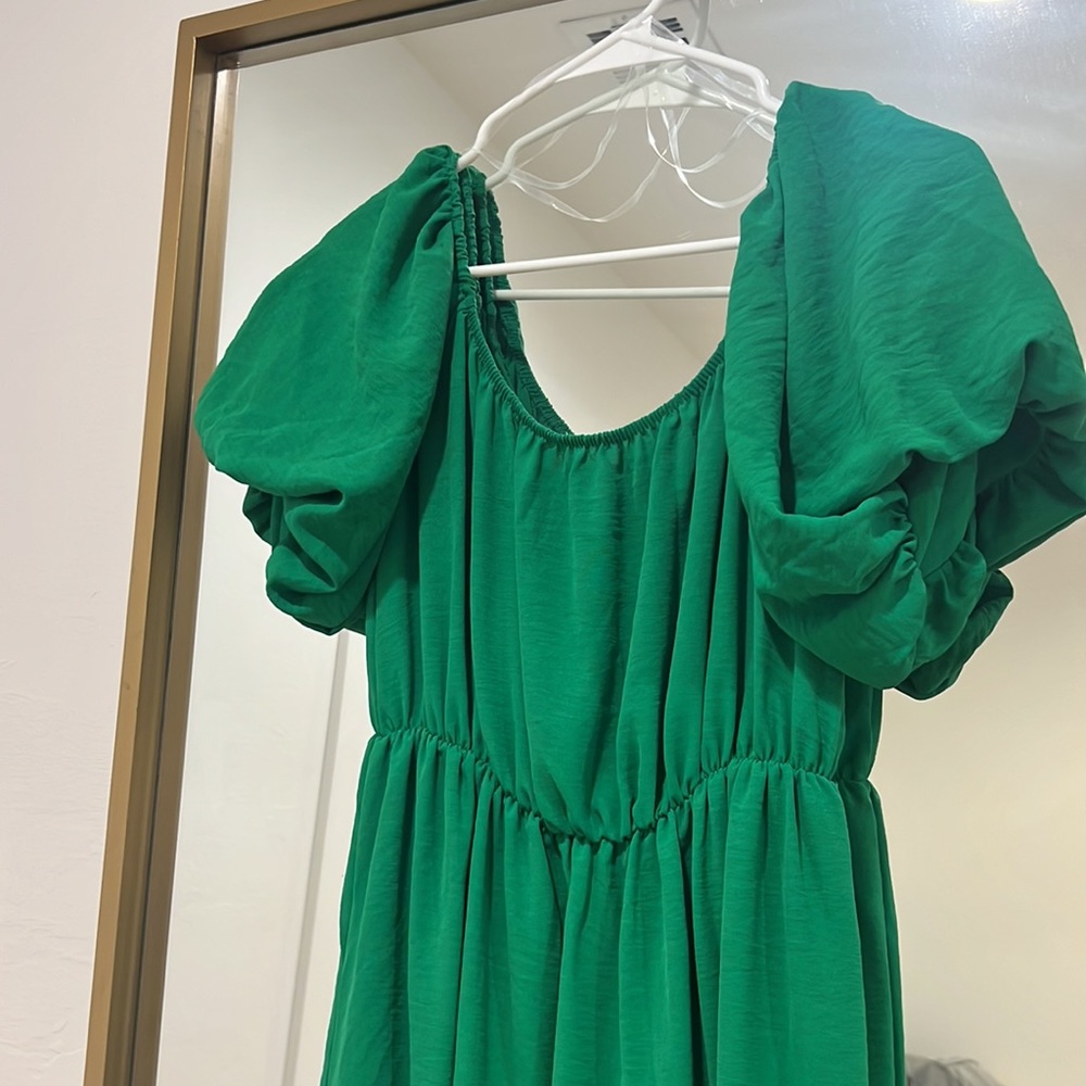 Size medium green puff sleeve midi dress - Picture 2 of 3